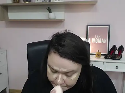 Snapshot of HollyDanceSoul chatting on February 12, 2026, 5:35 am HollyDanceSoul online show from February 12, 2026, 5:35 am