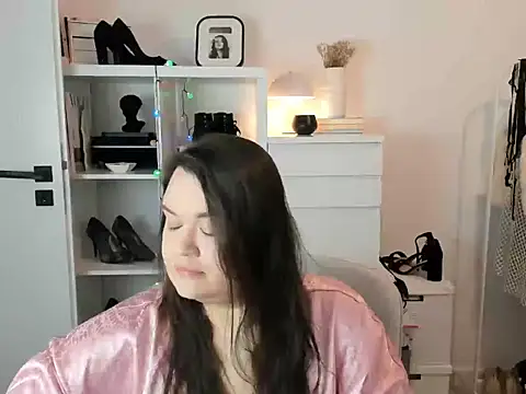 Snapshot of HollyDanceSoul chatting on March 2, 2026, 5:19 am HollyDanceSoul online show from March 2, 2026, 5:19 am