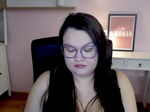 HollyDanceSoul online show from March 4, 2026, 5:57 am