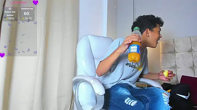 twink royale18 online show from February 24, 2026, 4:05 pm