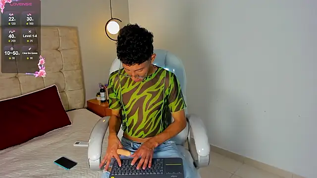 twink royale18 online show from February 27, 2026, 3:01 pm