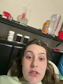 julia4thewin online show from April 3, 2026, 1:47 am