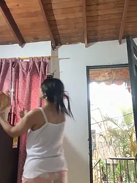 Snapshot of Abriil_cutee chatting on February 22, 2026, 8:29 pm Abriil cutee online show from February 22, 2026, 8:29 pm