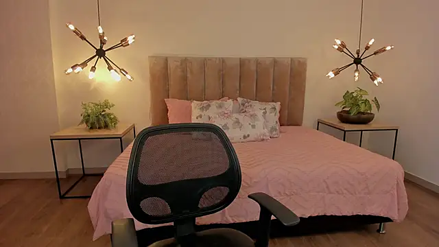 Snapshot of Abriil_cutee chatting on February 28, 2026, 10:33 pm Abriil cutee online show from February 28, 2026, 10:33 pm