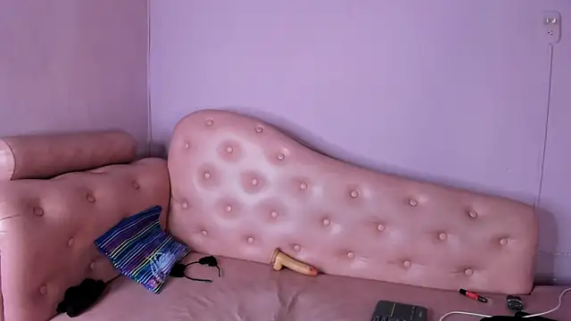 Snapshot of LeticiaHinkley chatting on February 2, 2026, 7:34 pm LeticiaHinkley online show from February 2, 2026, 7:34 pm