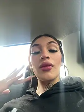 lizz lunna online show from April 16, 2026, 7:47 pm