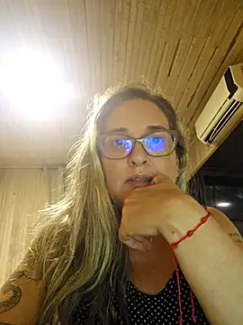 Snapshot of bellafortune69 chatting on January 10, 2026, 10:14 pm bellafortune69 online show from January 10, 2026, 10:14 pm