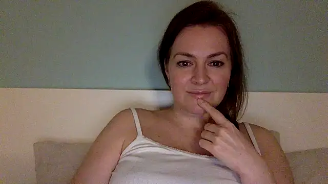 Ivoryne online show from April 11, 2026, 9:41 pm