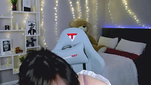 Snapshot of KikaOsterman chatting on February 1, 2026, 12:15 pm KikaOsterman online show from February 1, 2026, 12:15 pm