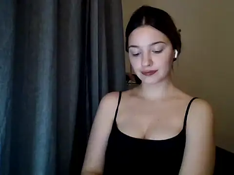 EvelineMagnetic online show from April 4, 2026, 8:06 pm