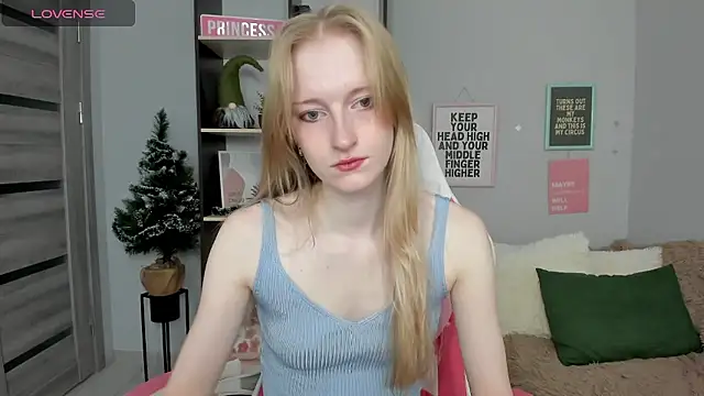 Cinnabonnn  online show from January 14, 2026, 7:36 am