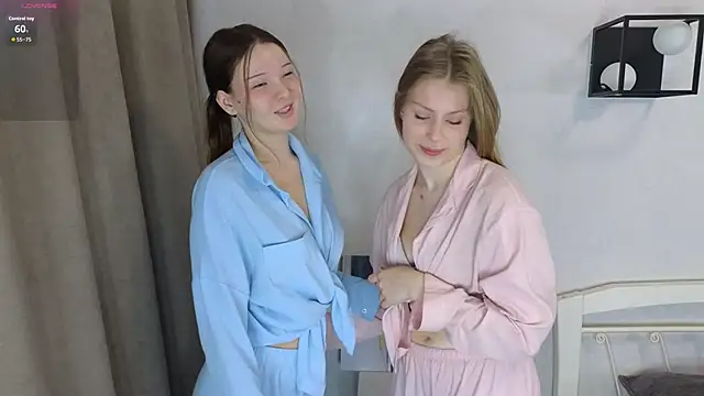 TessieNoffsinger online show from April 9, 2026, 2:22 am