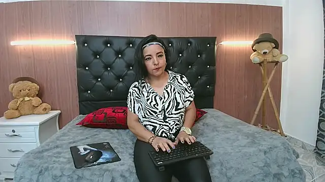 Snapshot of lolitaa_lux chatting on January 13, 2026, 1:27 pm lolitaa lux online show from January 13, 2026, 1:27 pm