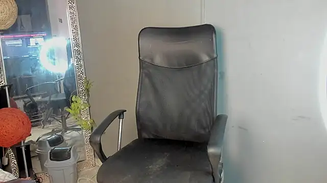 dylaans19 online show from February 11, 2026, 2:33 pm