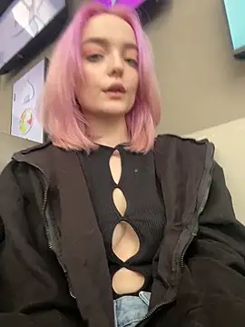 Snapshot of aka_Blonde chatting on March 4, 2026, 5:35 am aka Blonde online show from March 4, 2026, 5:35 am