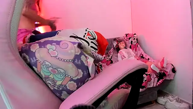 jenniferbodys online show from April 10, 2026, 8:57 pm