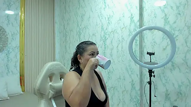 Snapshot of AnaVelveet chatting on January 11, 2026, 3:44 am AnaVelveet online show from January 11, 2026, 3:44 am