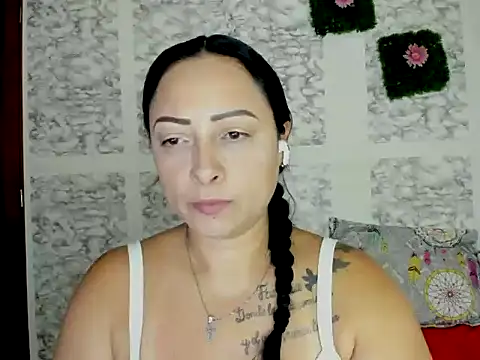 XXXStephanie XXX online show from May 19, 2026, 10:05 pm