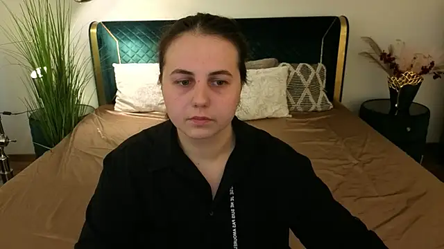 Snapshot of MikaFoxy chatting on April 3, 2026, 5:38 am MikaFoxy online show from April 3, 2026, 5:38 am