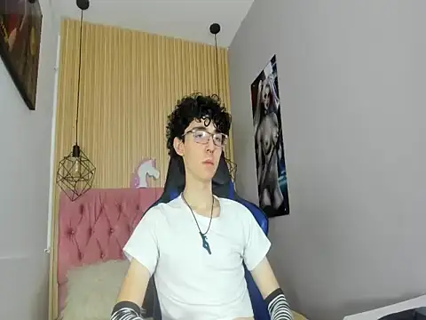 Snapshot of Syriussz chatting on February 1, 2026, 7:23 pm Syriussz online show from February 1, 2026, 7:23 pm