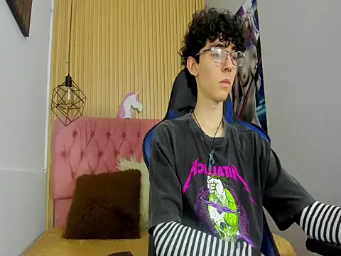 Snapshot of Syriussz chatting on February 5, 2026, 7:18 pm Syriussz online show from February 5, 2026, 7:18 pm