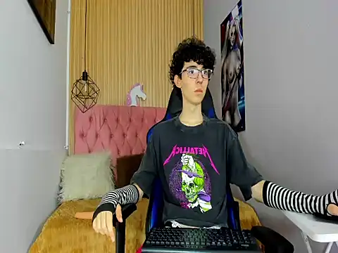 Snapshot of Syriussz chatting on February 7, 2026, 7:17 pm Syriussz online show from February 7, 2026, 7:17 pm