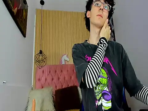 Snapshot of Syriussz chatting on February 8, 2026, 7:28 pm Syriussz online show from February 8, 2026, 7:28 pm