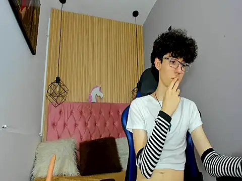 Snapshot of Syriussz chatting on February 9, 2026, 7:29 pm Syriussz online show from February 9, 2026, 7:29 pm