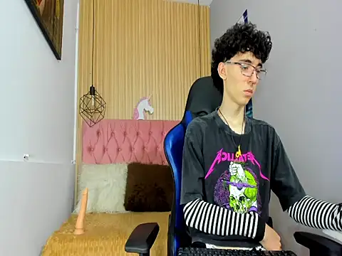 Snapshot of Syriussz chatting on February 12, 2026, 7:31 pm Syriussz online show from February 12, 2026, 7:31 pm