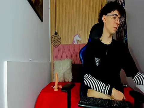 Snapshot of Syriussz chatting on February 13, 2026, 7:32 pm Syriussz online show from February 13, 2026, 7:32 pm