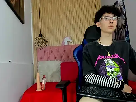 Snapshot of Syriussz chatting on February 14, 2026, 7:32 pm Syriussz online show from February 14, 2026, 7:32 pm