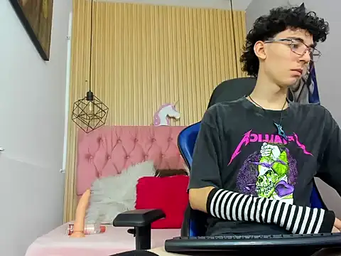 Snapshot of Syriussz chatting on February 15, 2026, 7:21 pm Syriussz online show from February 15, 2026, 7:21 pm