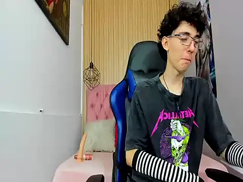 Snapshot of Syriussz chatting on February 17, 2026, 7:42 pm Syriussz online show from February 17, 2026, 7:42 pm