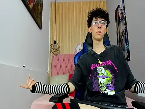 Snapshot of Syriussz chatting on February 18, 2026, 7:21 pm Syriussz online show from February 18, 2026, 7:21 pm