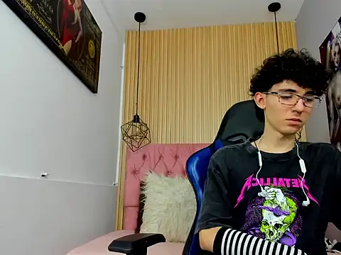 Snapshot of Syriussz chatting on February 22, 2026, 7:23 pm Syriussz online show from February 22, 2026, 7:23 pm