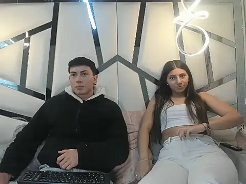 Snapshot of ScarlettAndLucas chatting on March 4, 2026, 12:22 pm ScarlettAndLucas online show from March 4, 2026, 12:22 pm