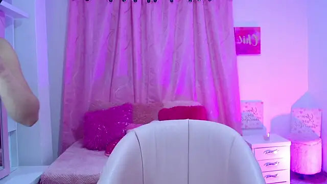 eimmy01 online show from February 6, 2026, 4:06 am