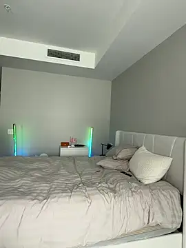 juliasweettits online show from April 2, 2026, 10:51 pm