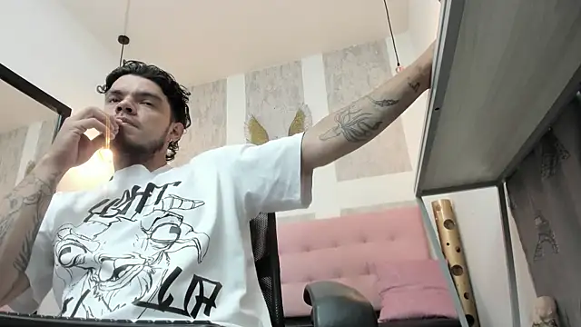 Snapshot of Enzo_Turner chatting on January 11, 2026, 3:33 am Enzo Turner online show from January 11, 2026, 3:33 am