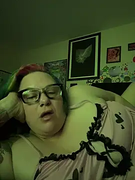 Snapshot of theUnihorniest chatting on February 4, 2026, 5:13 am theUnihorniest online show from February 4, 2026, 5:13 am