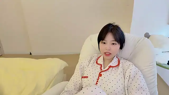 Onefiona online show from April 11, 2026, 7:45 am