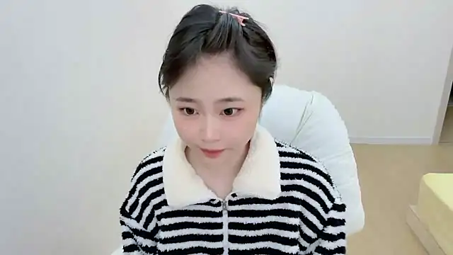 Onefiona online show from April 15, 2026, 6:53 am