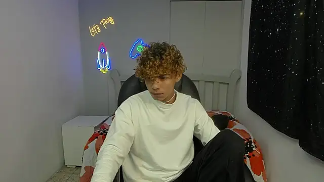 Anyelo Twink online show from February 2, 2026, 8:18 pm