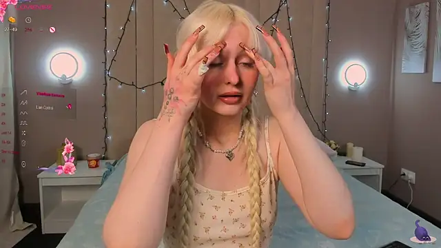 AdeleSilvy online show from April 11, 2026, 1:43 am