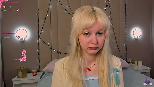 Snapshot of AdeleSilvy chatting on May 2, 2026, 1:32 am AdeleSilvy online show from May 2, 2026, 1:32 am