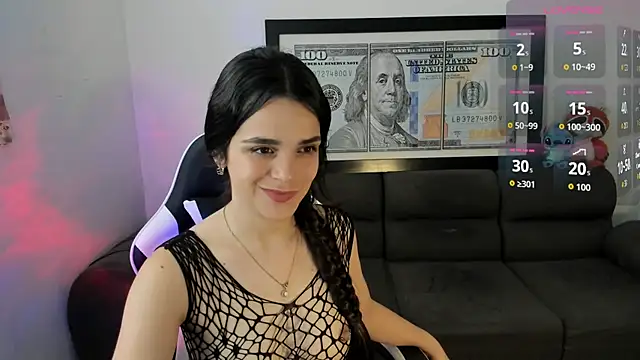 LucianaMoreau online show from June 4, 2026, 8:37 pm