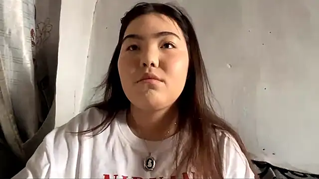 MollyAsian online show from January 12, 2026, 8:08 am