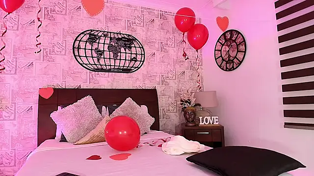 Snapshot of emily_clarkk_ chatting on February 11, 2026, 7:19 pm emily clarkk online show from February 11, 2026, 7:19 pm