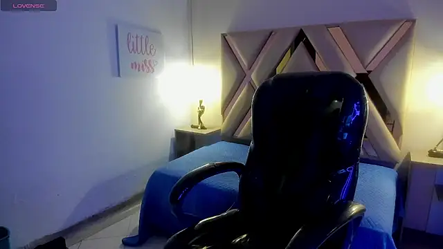 Snapshot of SallyKitty_ chatting on February 24, 2026, 3:37 am SallyKitty online show from February 24, 2026, 3:37 am