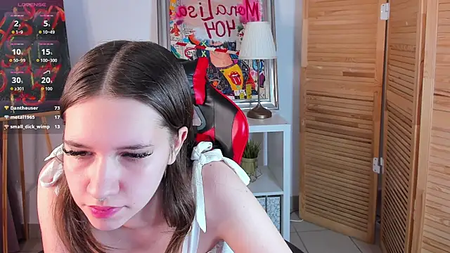 MollysMiawko online show from February 5, 2026, 2:43 pm